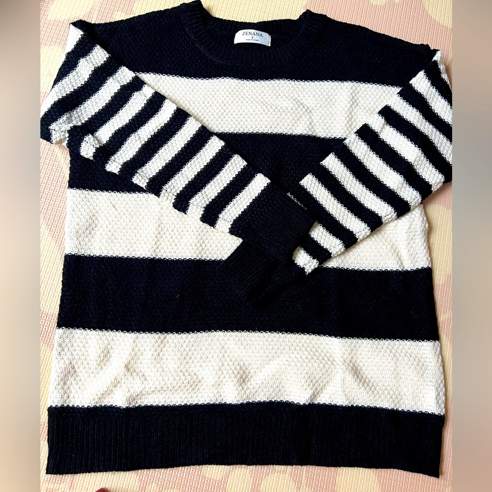 Zenana black and cream sweater S